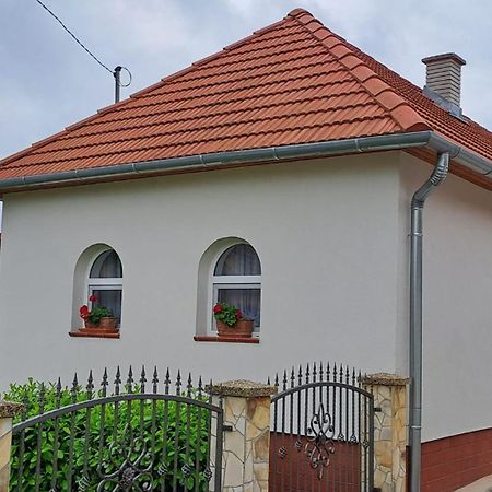 Willa Manipura Szemenyecsörnye Zewnętrze zdjęcie